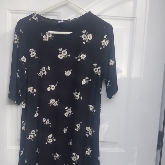 Old Navy Black Daisy Tshirt Dress - Picture 2 of 7